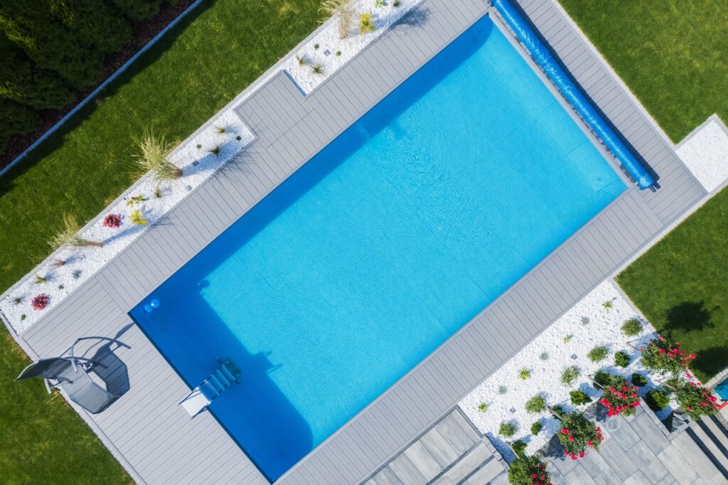 bird's eye view of inground pool in backyard of house